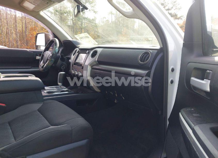 Photo 5 of 2017 Toyota Tundra SR5 5.7L V8 (VIN 5TFCY5F16HX020937)