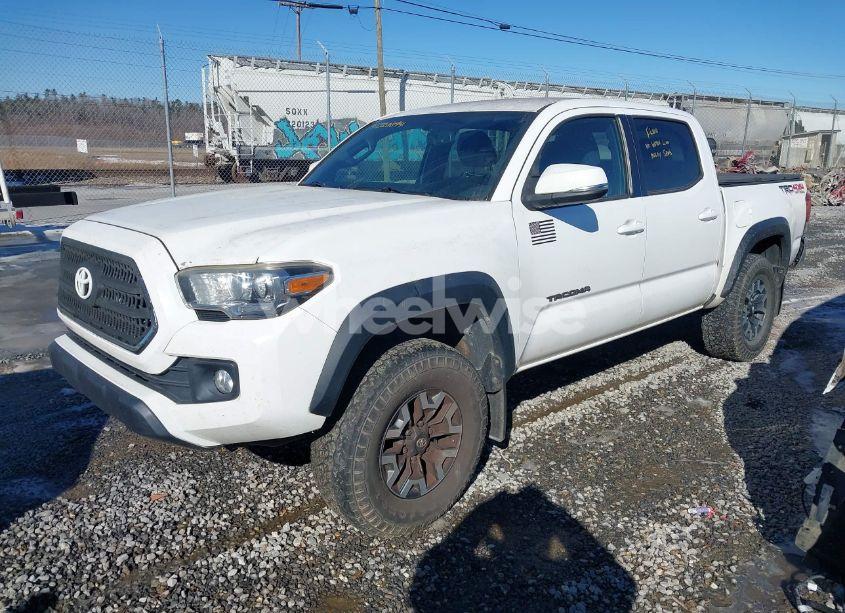Photo 2 of 2016 Toyota Tacoma TRD OFF ROAD (VIN 5TFCZ5AN0GX021233)