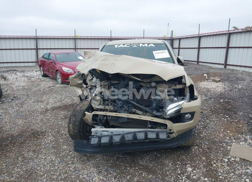 Photo 13 of 2017 Toyota Tacoma SR5 V6 (VIN 5TFCZ5AN0HX049163)