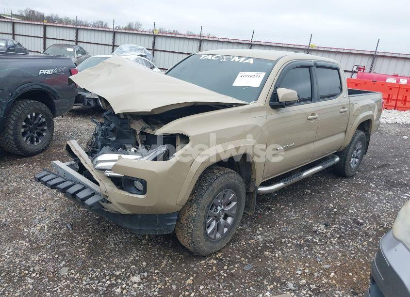 Photo 2 of 2017 Toyota Tacoma SR5 V6 (VIN 5TFCZ5AN0HX049163)