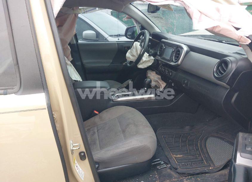 Photo 5 of 2017 Toyota Tacoma SR5 V6 (VIN 5TFCZ5AN0HX049163)