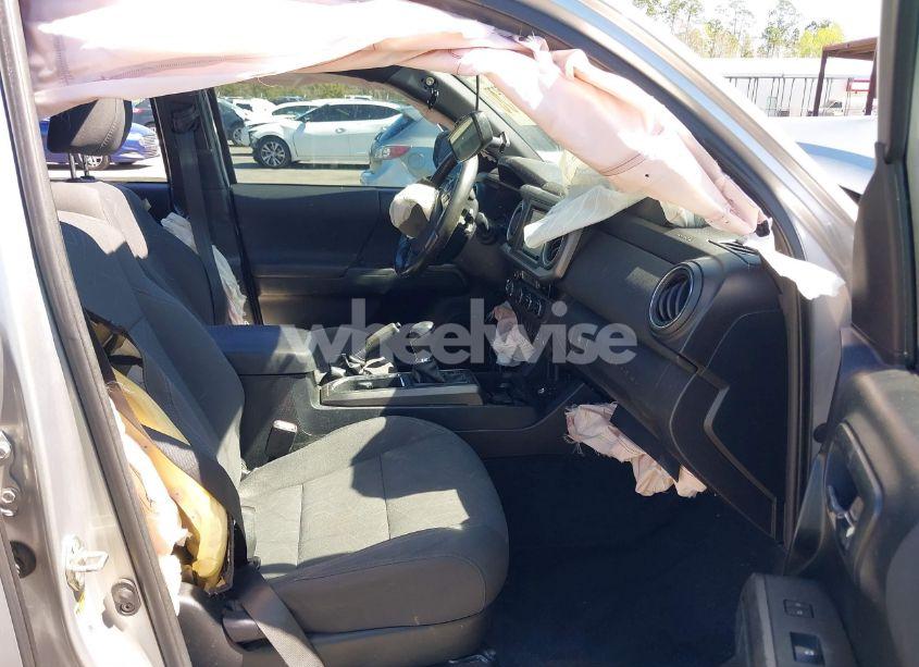 Photo 5 of 2017 Toyota Tacoma TRD OFF ROAD (VIN 5TFCZ5AN0HX052211)