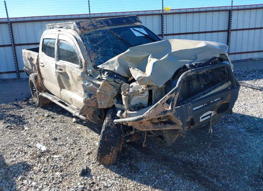 2017 Toyota Tacoma TRD OFF ROAD (VIN 5TFCZ5AN0HX118269) main photo