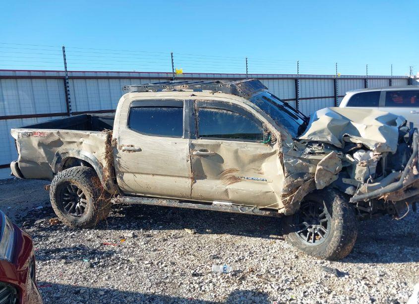 Photo 13 of 2017 Toyota Tacoma TRD OFF ROAD (VIN 5TFCZ5AN0HX118269)