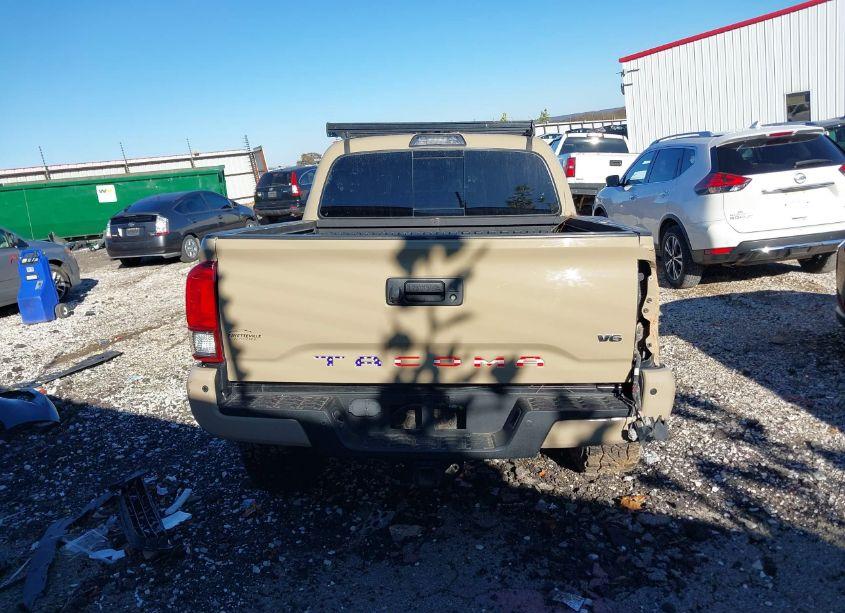 Photo 16 of 2017 Toyota Tacoma TRD OFF ROAD (VIN 5TFCZ5AN0HX118269)