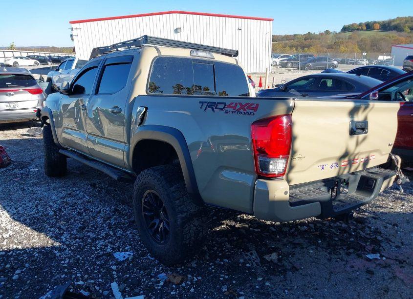 Photo 3 of 2017 Toyota Tacoma TRD OFF ROAD (VIN 5TFCZ5AN0HX118269)
