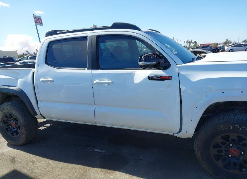 Photo 14 of 2018 Toyota Tacoma TRD PRO (VIN 5TFCZ5AN0JX129598)