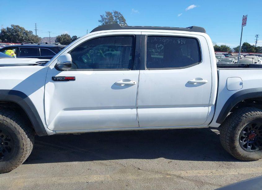 Photo 15 of 2018 Toyota Tacoma TRD PRO (VIN 5TFCZ5AN0JX129598)