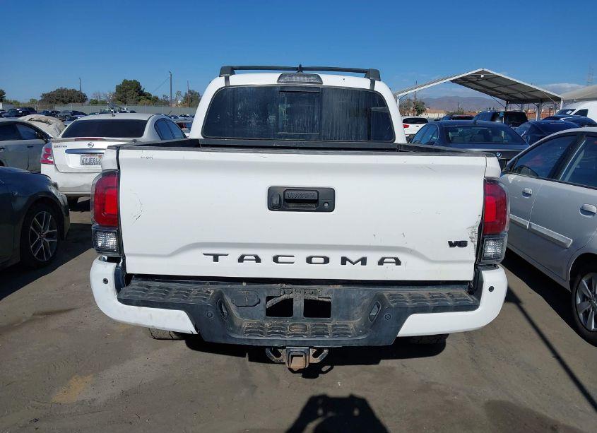 Photo 17 of 2018 Toyota Tacoma TRD PRO (VIN 5TFCZ5AN0JX129598)