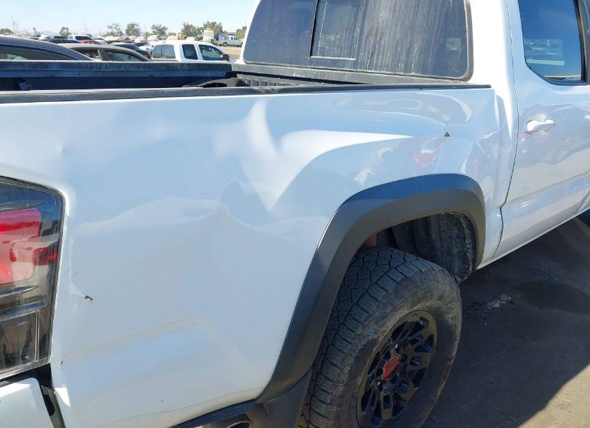 Photo 19 of 2018 Toyota Tacoma TRD PRO (VIN 5TFCZ5AN0JX129598)