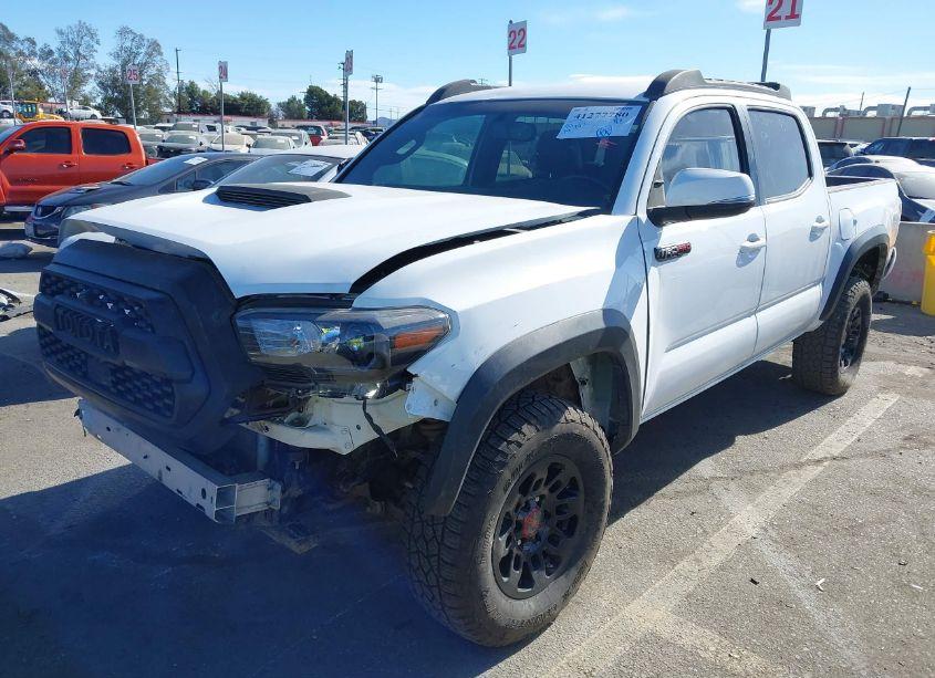 Photo 2 of 2018 Toyota Tacoma TRD PRO (VIN 5TFCZ5AN0JX129598)