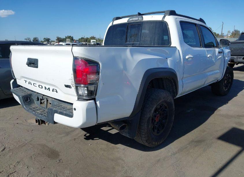 Photo 4 of 2018 Toyota Tacoma TRD PRO (VIN 5TFCZ5AN0JX129598)