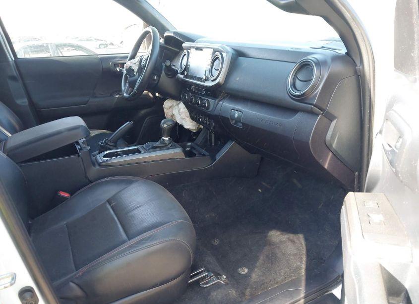 Photo 5 of 2018 Toyota Tacoma TRD PRO (VIN 5TFCZ5AN0JX129598)