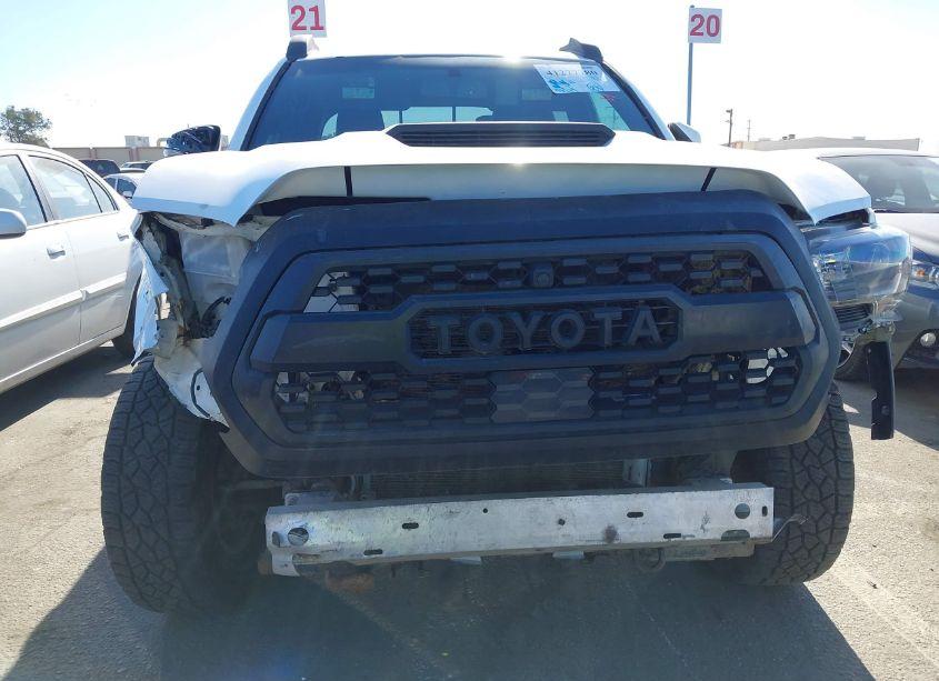 Photo 6 of 2018 Toyota Tacoma TRD PRO (VIN 5TFCZ5AN0JX129598)