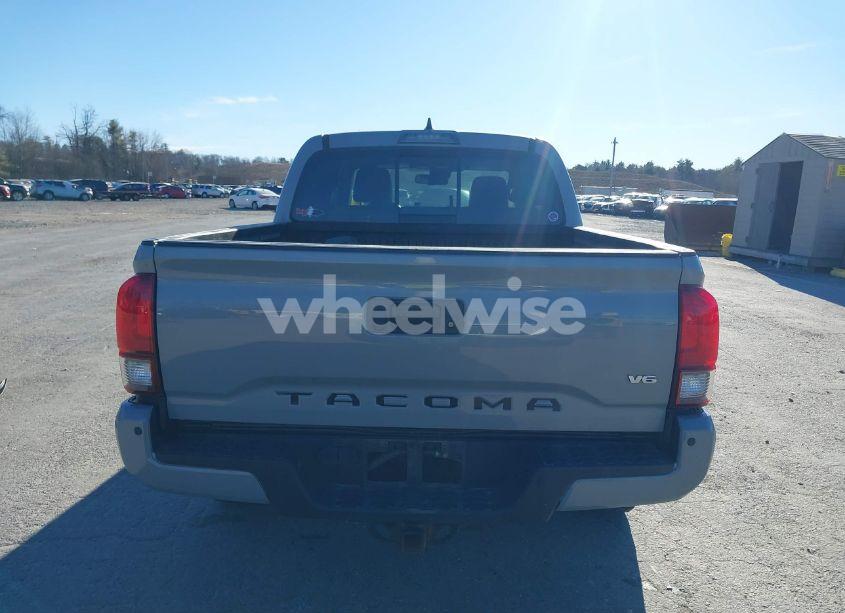 Photo 17 of 2018 Toyota Tacoma TRD OFF ROAD (VIN 5TFCZ5AN0JX140424)