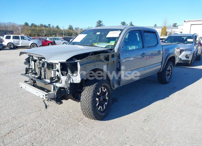 Photo 2 of 2018 Toyota Tacoma TRD OFF ROAD (VIN 5TFCZ5AN0JX140424)