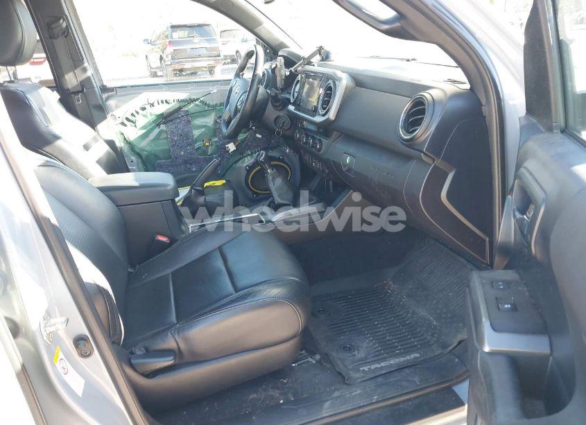 Photo 5 of 2018 Toyota Tacoma TRD OFF ROAD (VIN 5TFCZ5AN0JX140424)