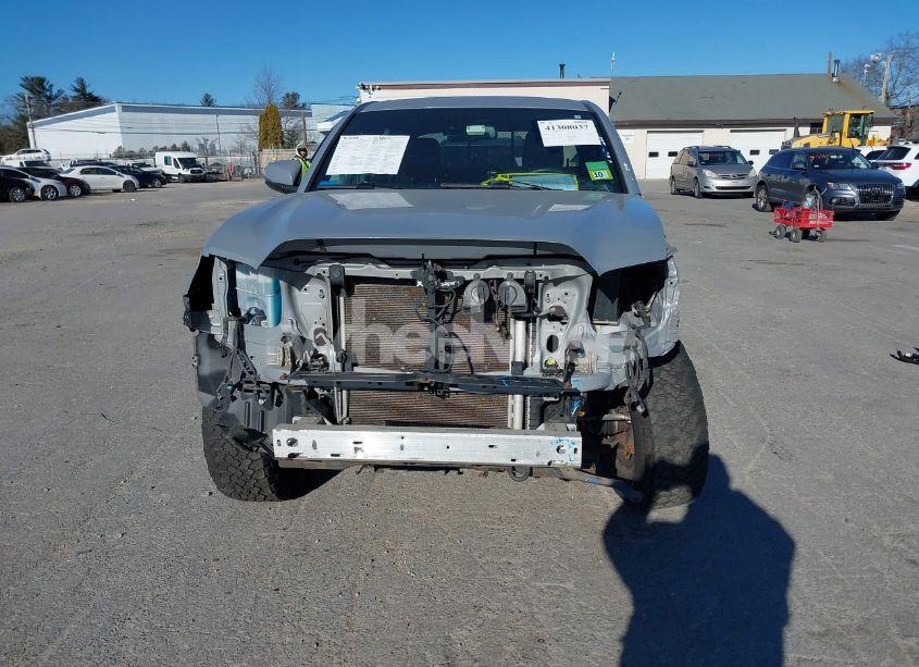 Photo 6 of 2018 Toyota Tacoma TRD OFF ROAD (VIN 5TFCZ5AN0JX140424)