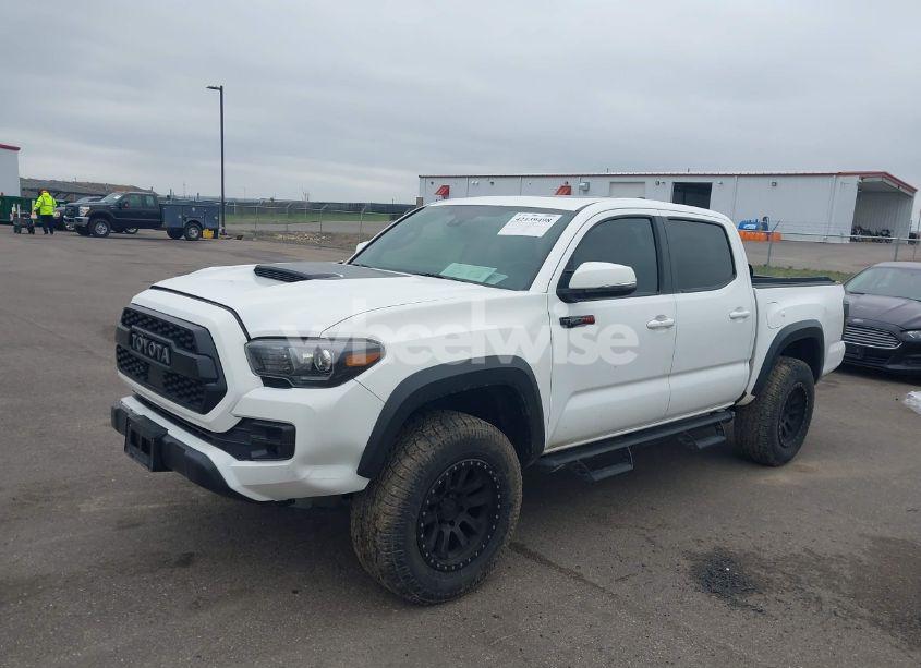 Photo 2 of 2019 Toyota Tacoma TRD PRO (VIN 5TFCZ5AN0KX190354)