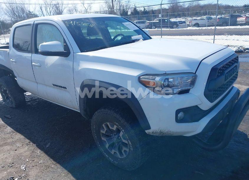 2016 Toyota Tacoma TRD OFF ROAD (VIN 5TFCZ5AN1GX017336) main photo