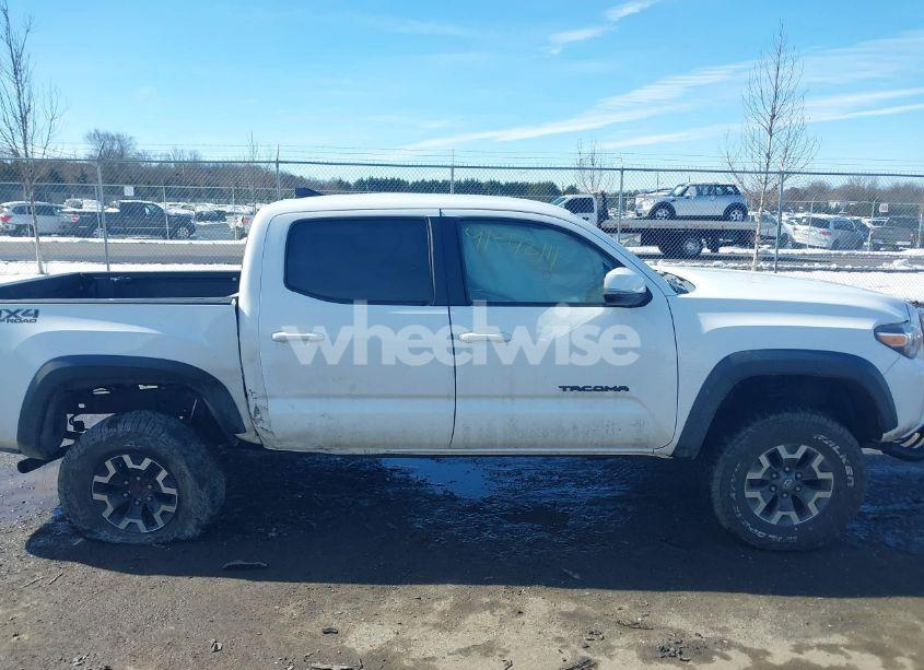 Photo 13 of 2016 Toyota Tacoma TRD OFF ROAD (VIN 5TFCZ5AN1GX017336)