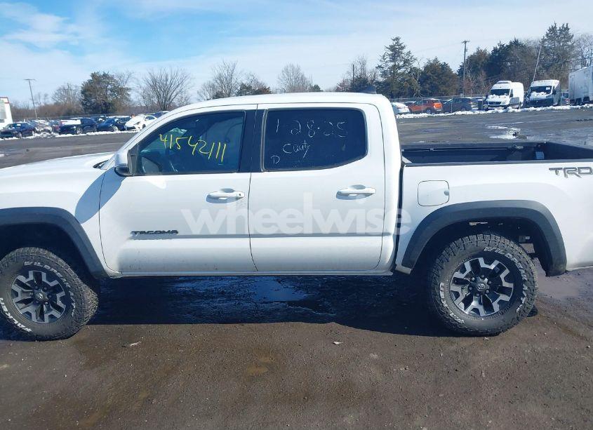 Photo 14 of 2016 Toyota Tacoma TRD OFF ROAD (VIN 5TFCZ5AN1GX017336)