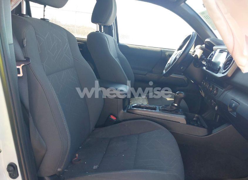 Photo 5 of 2016 Toyota Tacoma TRD OFF ROAD (VIN 5TFCZ5AN1GX017336)