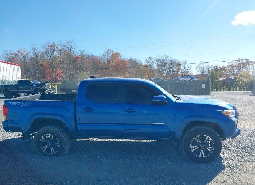 Photo 13 of 2016 Toyota Tacoma TRD SPORT (VIN 5TFCZ5AN1GX025341)