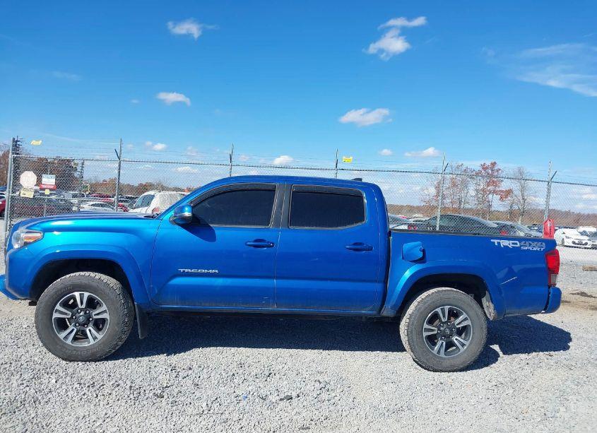 Photo 14 of 2016 Toyota Tacoma TRD SPORT (VIN 5TFCZ5AN1GX025341)