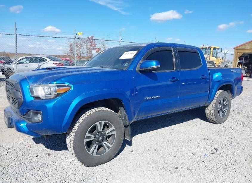 Photo 2 of 2016 Toyota Tacoma TRD SPORT (VIN 5TFCZ5AN1GX025341)