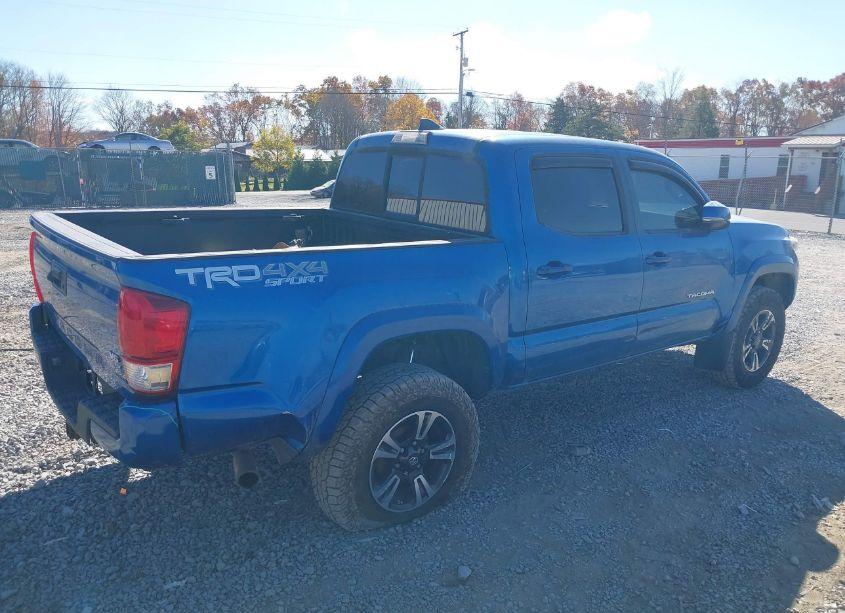 Photo 4 of 2016 Toyota Tacoma TRD SPORT (VIN 5TFCZ5AN1GX025341)