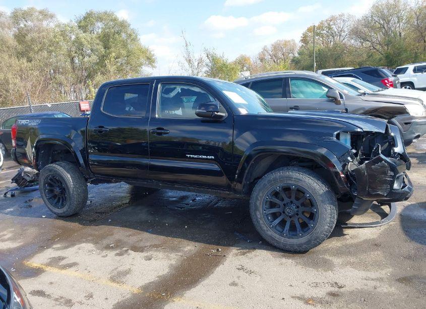 Photo 14 of 2017 Toyota Tacoma TRD SPORT (VIN 5TFCZ5AN1HX095066)