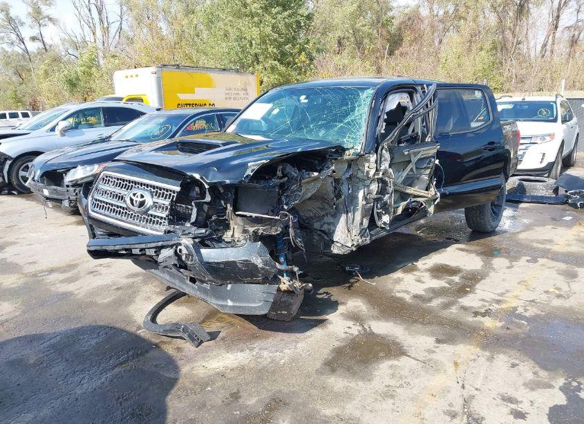 Photo 2 of 2017 Toyota Tacoma TRD SPORT (VIN 5TFCZ5AN1HX095066)