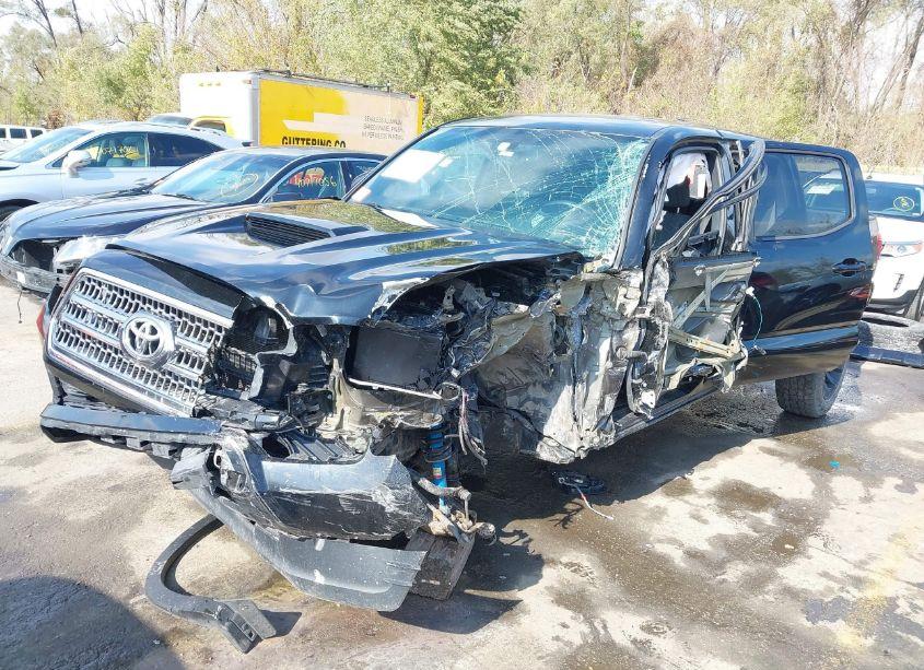 Photo 6 of 2017 Toyota Tacoma TRD SPORT (VIN 5TFCZ5AN1HX095066)