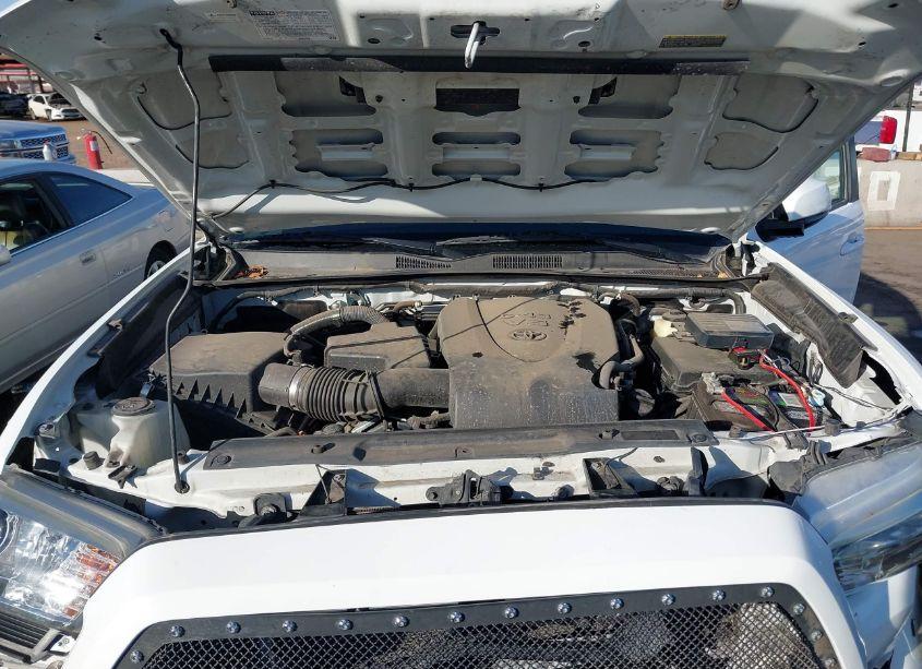 Photo 10 of 2017 Toyota Tacoma TRD SPORT (VIN 5TFCZ5AN1HX099327)