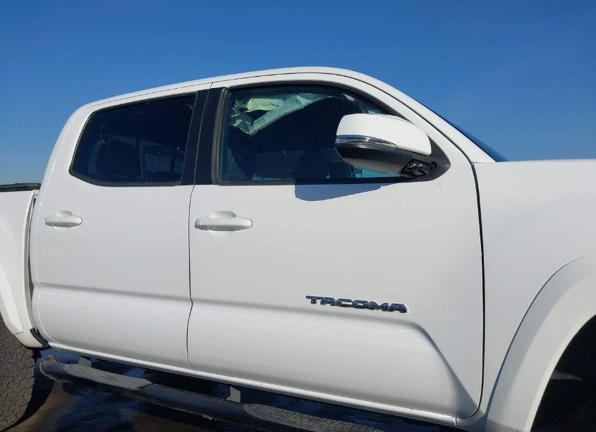 Photo 13 of 2017 Toyota Tacoma TRD SPORT (VIN 5TFCZ5AN1HX099327)