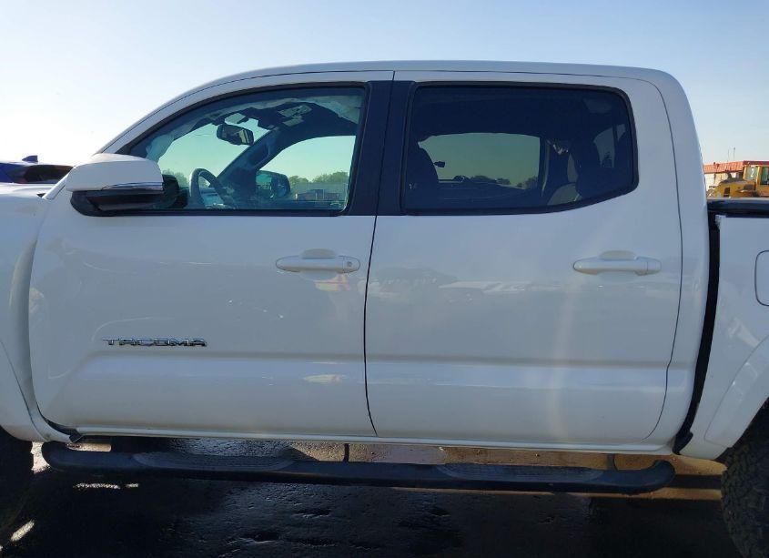 Photo 14 of 2017 Toyota Tacoma TRD SPORT (VIN 5TFCZ5AN1HX099327)