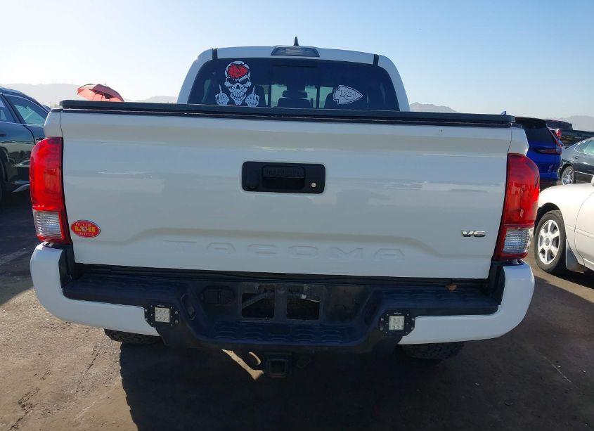 Photo 16 of 2017 Toyota Tacoma TRD SPORT (VIN 5TFCZ5AN1HX099327)