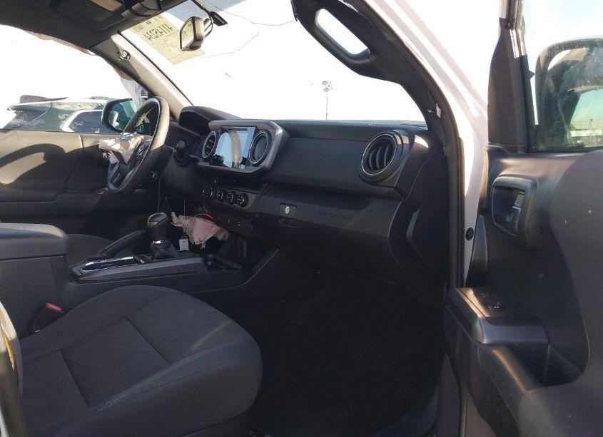 Photo 5 of 2017 Toyota Tacoma TRD SPORT (VIN 5TFCZ5AN1HX099327)