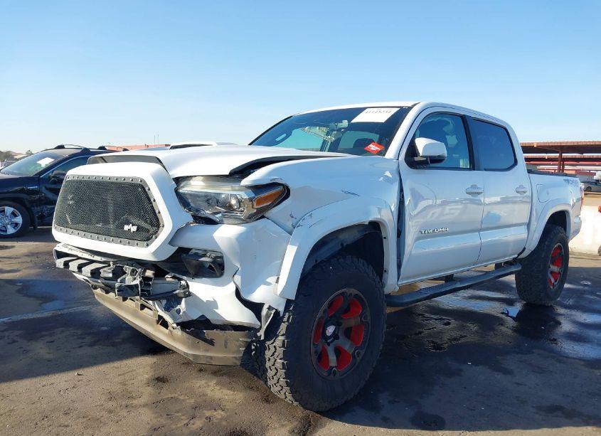 Photo 6 of 2017 Toyota Tacoma TRD SPORT (VIN 5TFCZ5AN1HX099327)