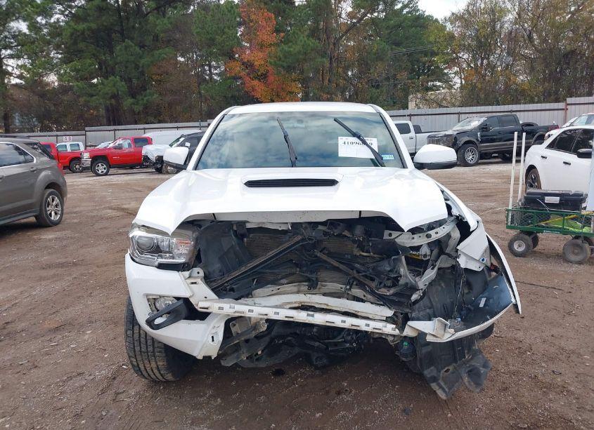 Photo 13 of 2017 Toyota Tacoma TRD SPORT (VIN 5TFCZ5AN1HX104414)