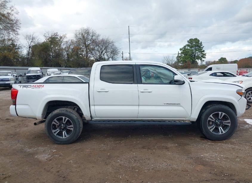 Photo 14 of 2017 Toyota Tacoma TRD SPORT (VIN 5TFCZ5AN1HX104414)