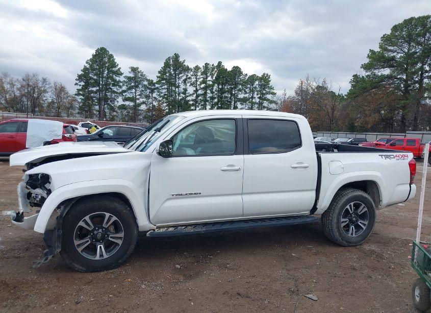 Photo 15 of 2017 Toyota Tacoma TRD SPORT (VIN 5TFCZ5AN1HX104414)