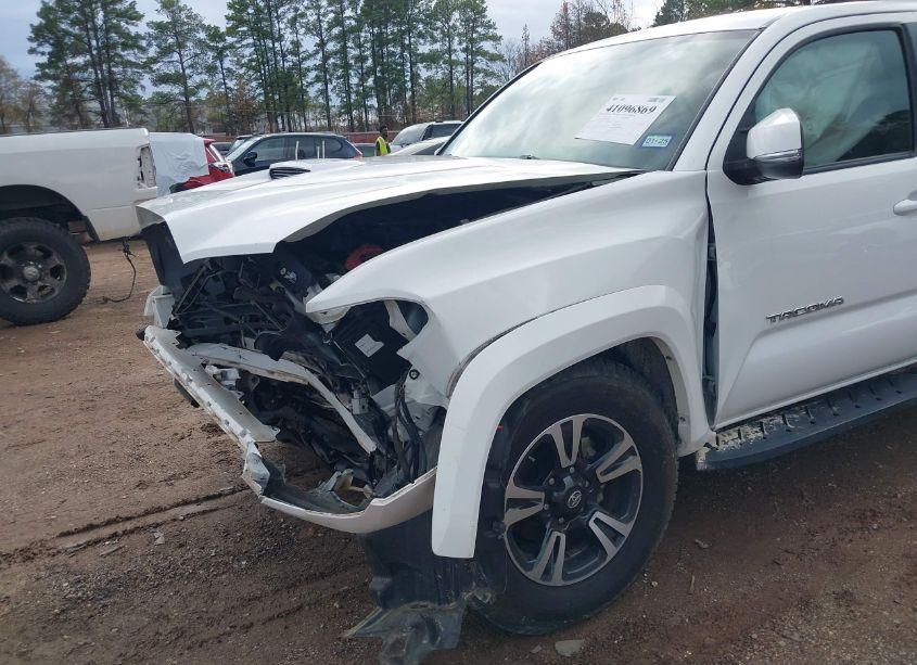 Photo 18 of 2017 Toyota Tacoma TRD SPORT (VIN 5TFCZ5AN1HX104414)