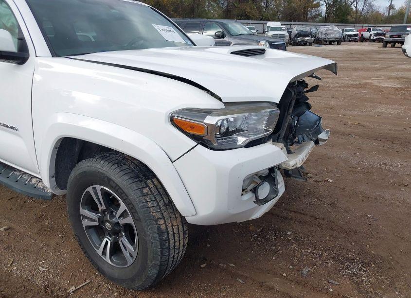 Photo 19 of 2017 Toyota Tacoma TRD SPORT (VIN 5TFCZ5AN1HX104414)