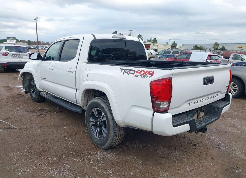 Photo 3 of 2017 Toyota Tacoma TRD SPORT (VIN 5TFCZ5AN1HX104414)