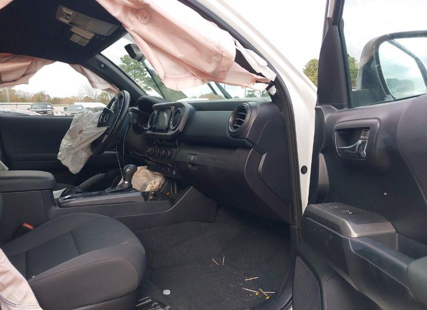 Photo 5 of 2017 Toyota Tacoma TRD SPORT (VIN 5TFCZ5AN1HX104414)