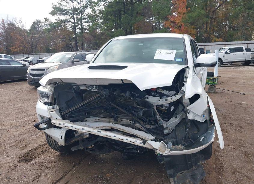 Photo 6 of 2017 Toyota Tacoma TRD SPORT (VIN 5TFCZ5AN1HX104414)