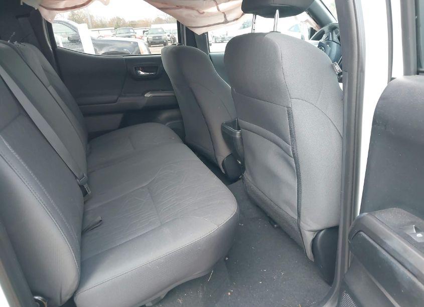 Photo 8 of 2017 Toyota Tacoma TRD SPORT (VIN 5TFCZ5AN1HX104414)