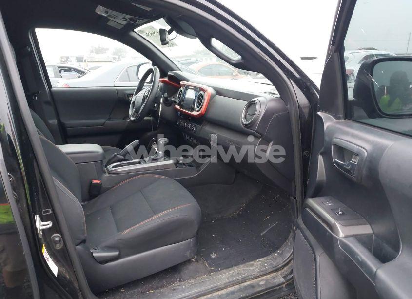 Photo 5 of 2018 Toyota Tacoma TRD OFF ROAD (VIN 5TFCZ5AN1JX125270)